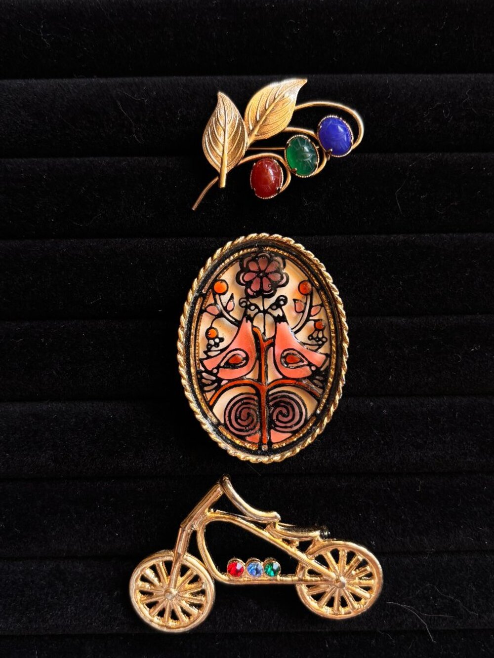 Vintage novelty brooch bundle